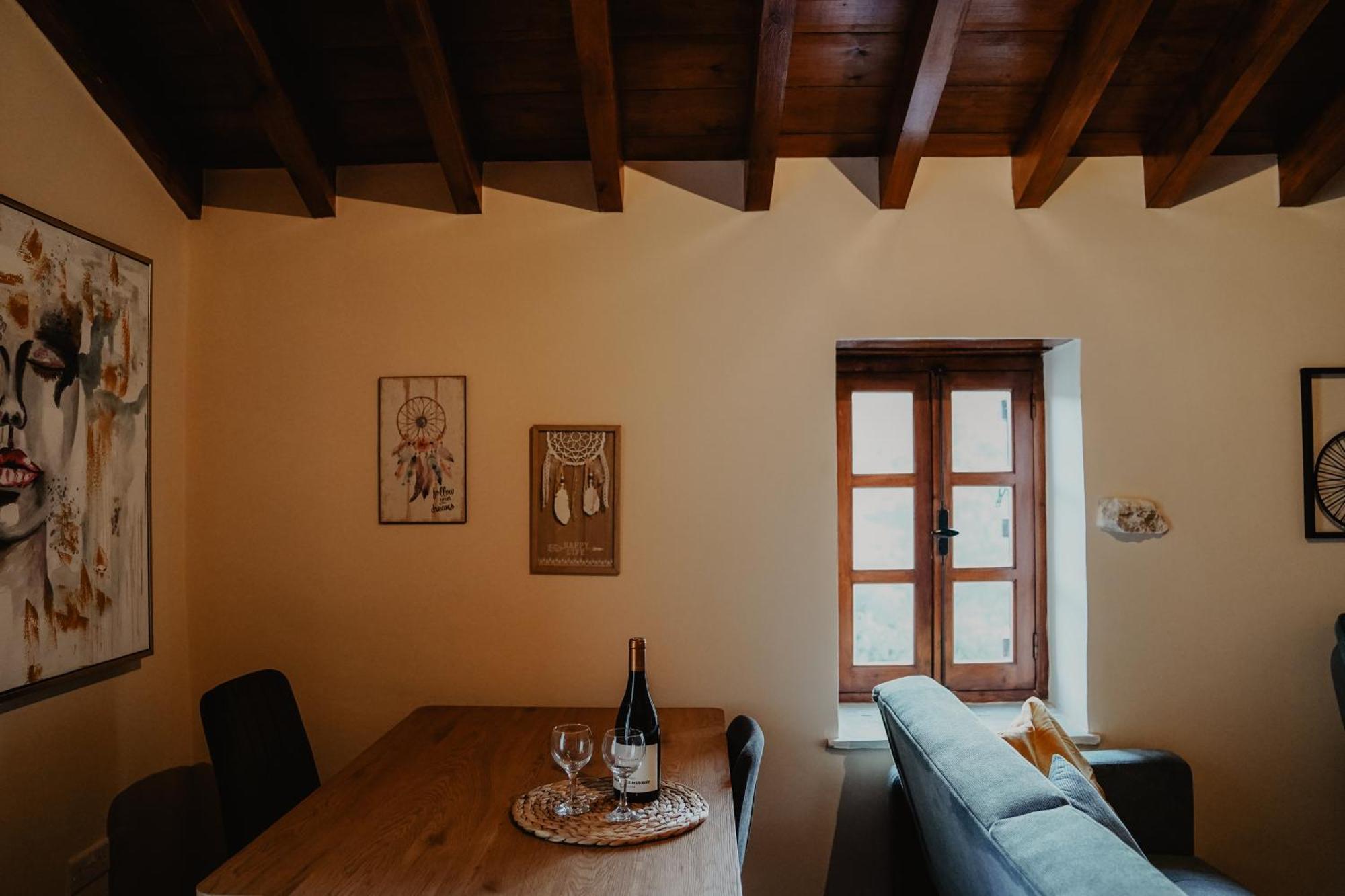 The Stonehouse Suites With Private Bath Spas Limassol Quarto foto