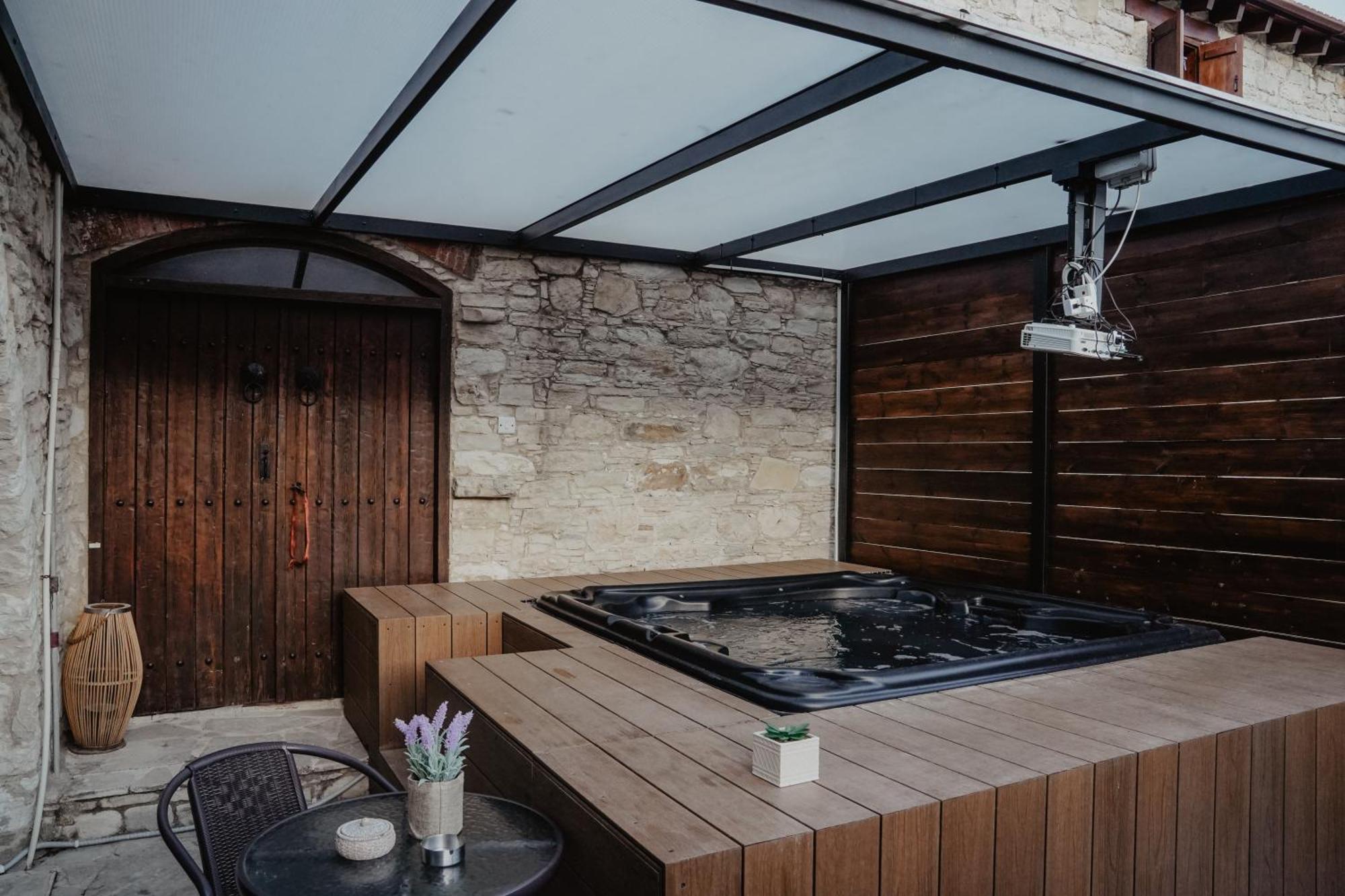 The Stonehouse Suites With Private Bath Spas Limassol Quarto foto