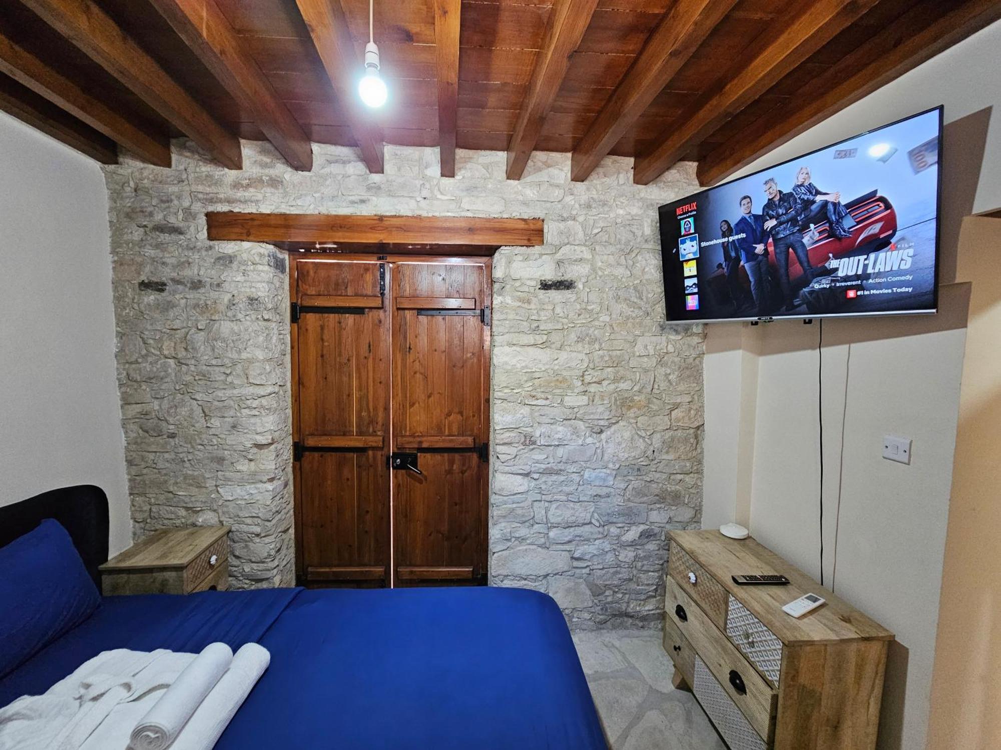 The Stonehouse Suites With Private Bath Spas Limassol Quarto foto